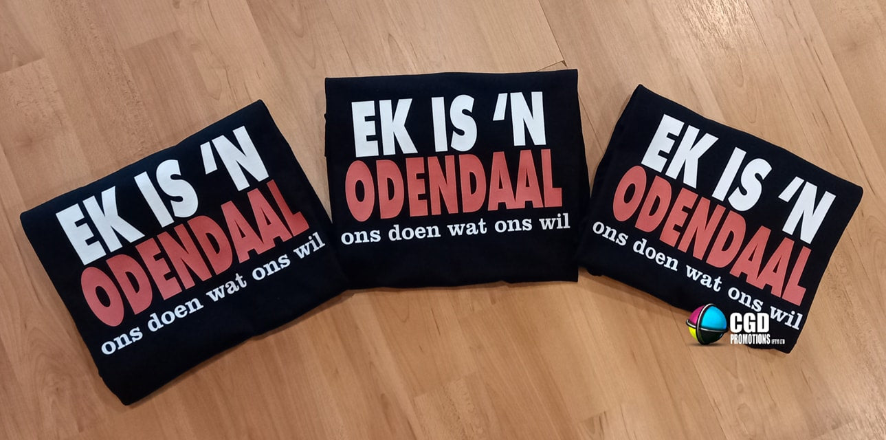 Ek is ’n Odendaal ons doen wat ons wil traditional Afrikaans shirt – personalized surname t-shirt in white