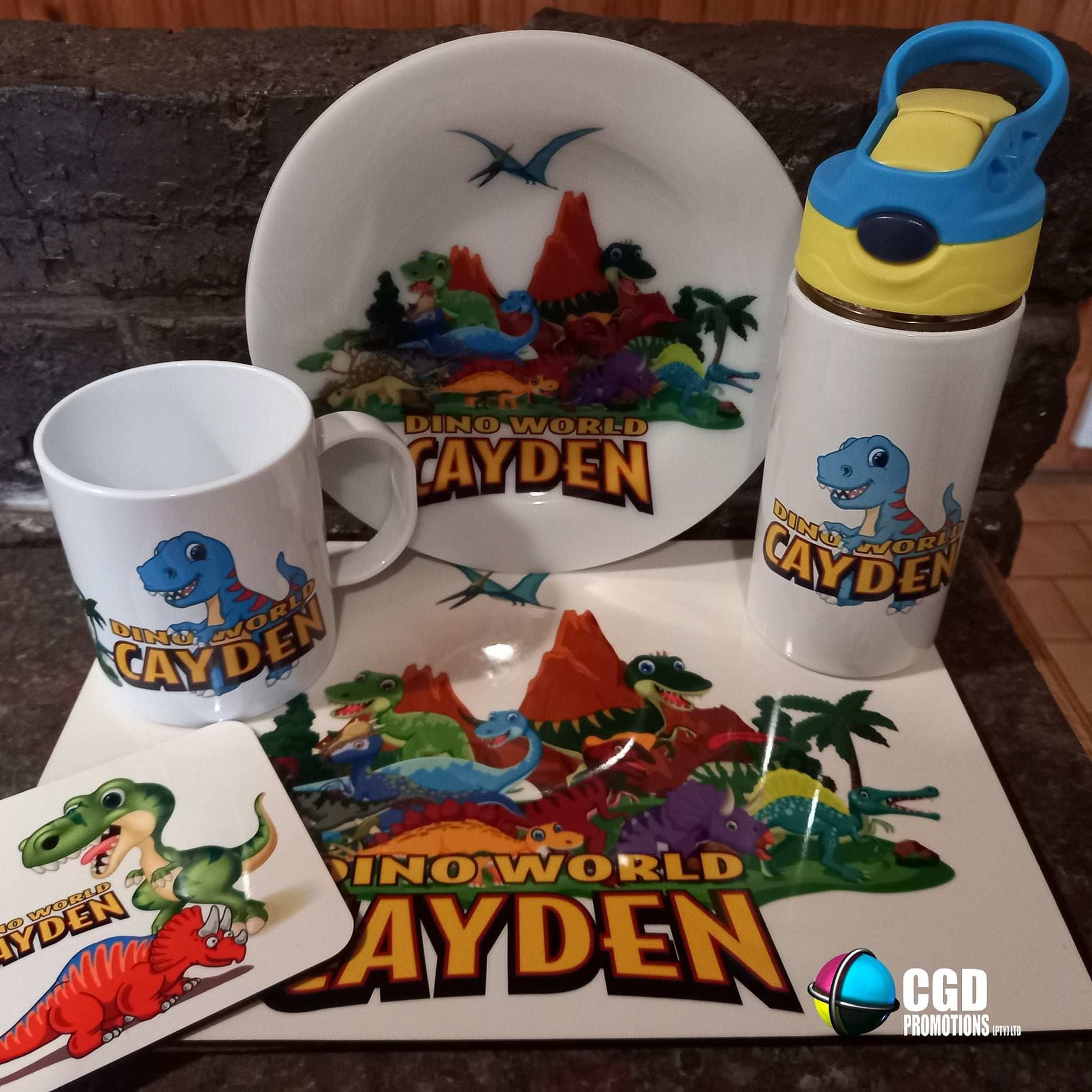 Wood and plastic kids dinner set personalised with name – CGD Promotions