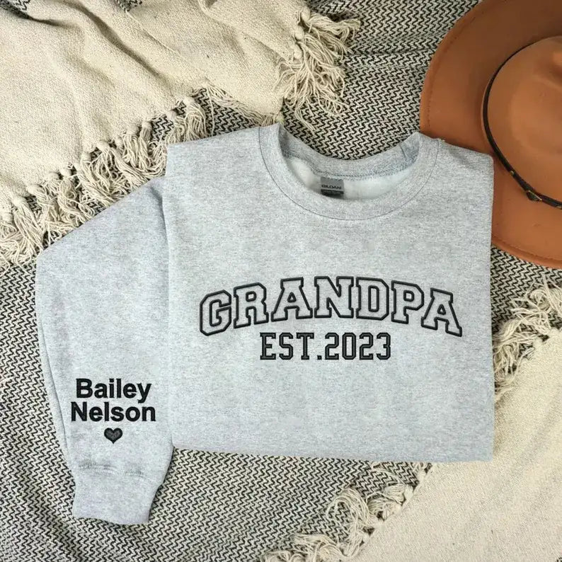 Dad / Papa [NAME] Est Block Letters Personalised with Children Names on Sleeve & Heart Unisex Father's Day Printed Hoodie / Sweater Gift for Dad / Grandpa